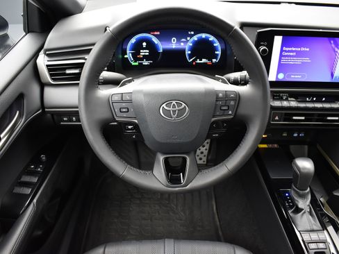 Used 2025 Toyota Camry XSE image 25