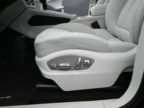 New 2025 Porsche Macan image 21