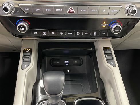 Used 2022 Kia Telluride EX w/ EX Premium Package image 19