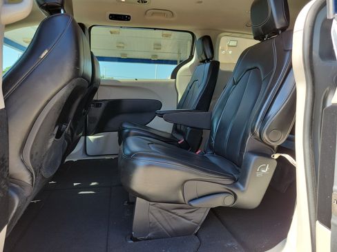 Used 2021 Chrysler Voyager Lxi FWD image 9