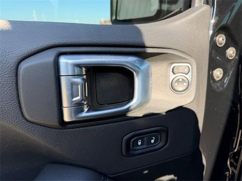 Used 2021 Jeep Wrangler Unlimited Rubicon w/ Xtreme Recon 35" Tire Package image 17