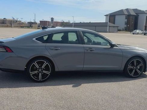 Used 2023 Honda Accord Sport image 9