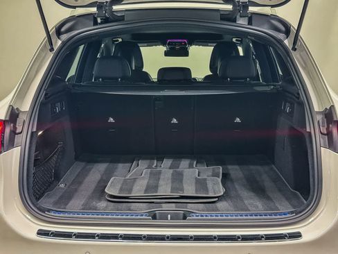 Used 2025 Mercedes-Benz GLC 300 image 27