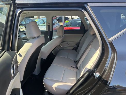 Certified 2025 Kia Soul LX image 4