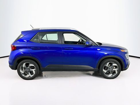 Used 2023 Hyundai Venue Limited image 4