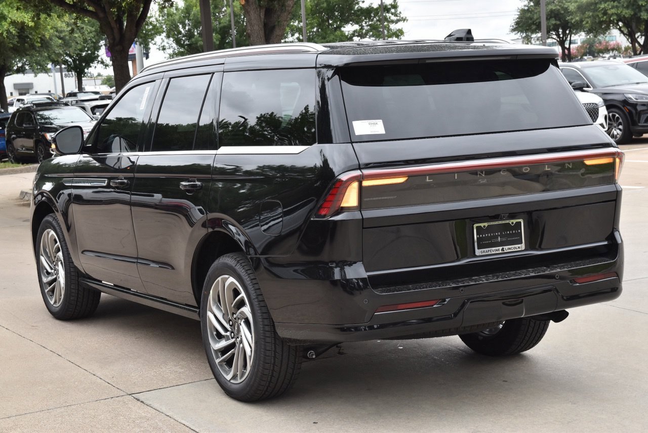 New 2026 Lincoln Navigator Reserve AWD/4WD image 9
