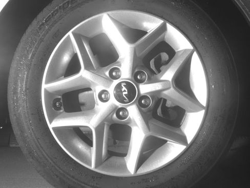 Used 2025 Kia Soul LX w/ LX Technology Package FWD image 24