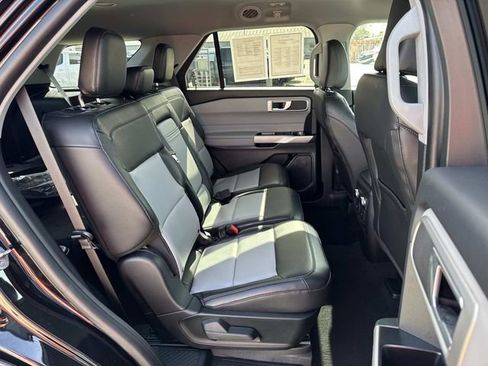 Used 2023 Ford Explorer XLT w/ Equipment Group 202A image 9