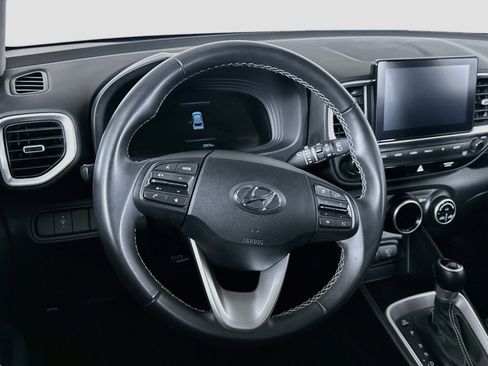 Used 2025 Hyundai Venue SEL FWD image 18