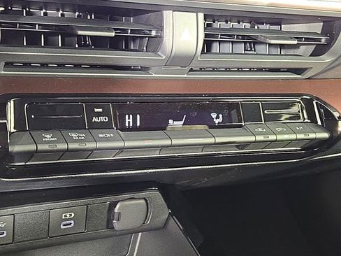 Used 2026 Toyota Prius Plug-In Hybrid image 20