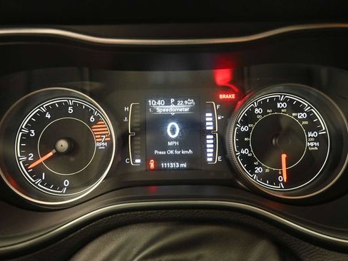 Used 2019 Jeep Cherokee Latitude Plus w/ Comfort/Convenience Group image 16