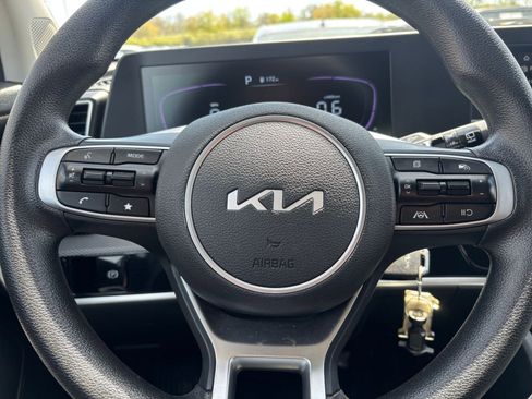 Used 2025 Kia Sportage LX image 27