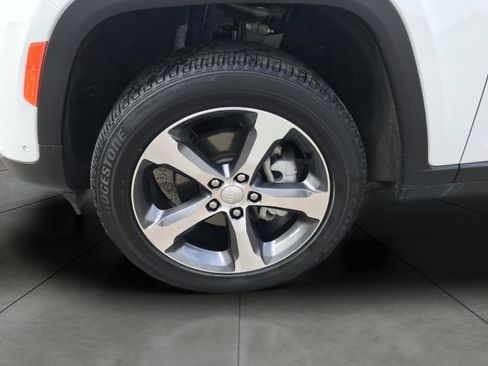 Used 2023 Jeep Grand Cherokee Limited w/ Luxury Tech Group II AWD/4WD image 4