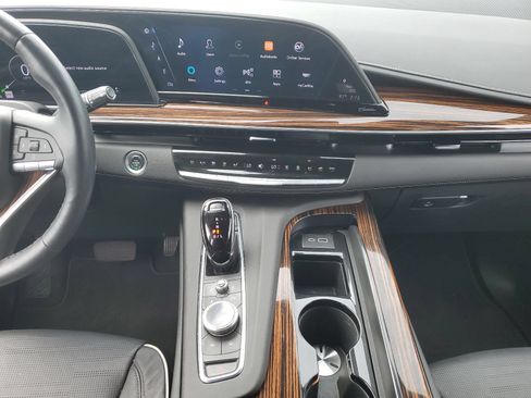 Used 2024 Cadillac Escalade Premium Luxury AWD/4WD image 10