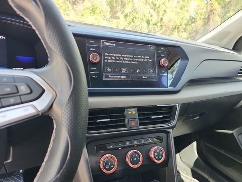 Used 2022 Volkswagen Taos SE image 10