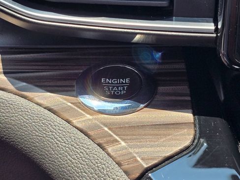 Used 2023 Ford Explorer Limited w/ Equipment Group 301A RWD image 19