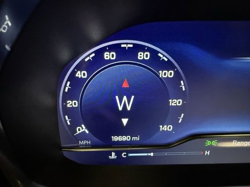 Used 2024 Chevrolet Suburban Z71 w/ Luxury Package image 19