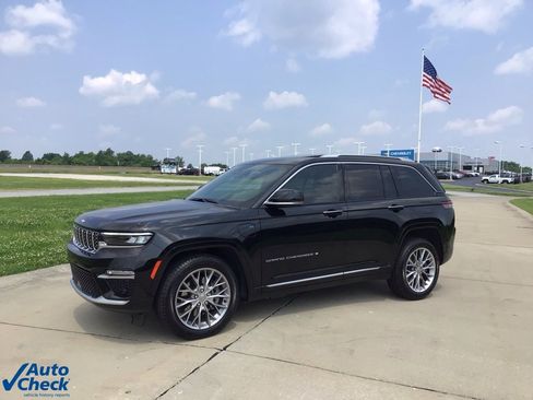 Used 2023 Jeep Grand Cherokee Summit w/ Advanced Protech Group IV image 3