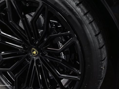 New 2025 Lamborghini Urus SE image 7