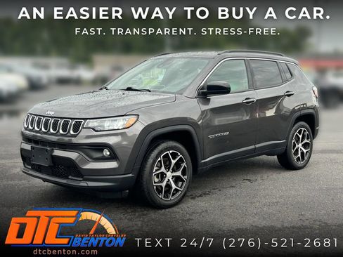 Used 2024 Jeep Compass Latitude AWD/4WD image 2