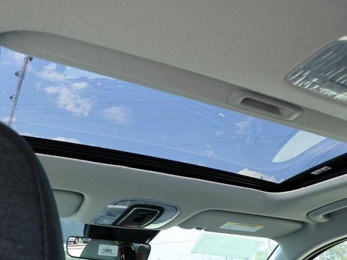 New 2025 Hyundai Elantra Limited image 9