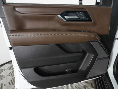 Used 2026 GMC Yukon XL Denali Ultimate w/ LPO, Floor Liner Package AWD/4WD image 16