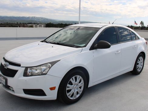 Used 2014 Chevrolet Cruze LS image 6