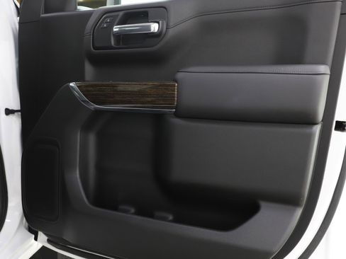 Used 2020 GMC Sierra 1500 Elevation w/ Elevation Value Package image 9