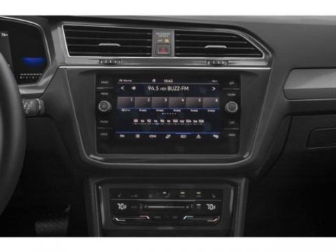 Certified 2023 Volkswagen Tiguan SE w/ Panoramic Sunroof Package AWD/4WD image 10