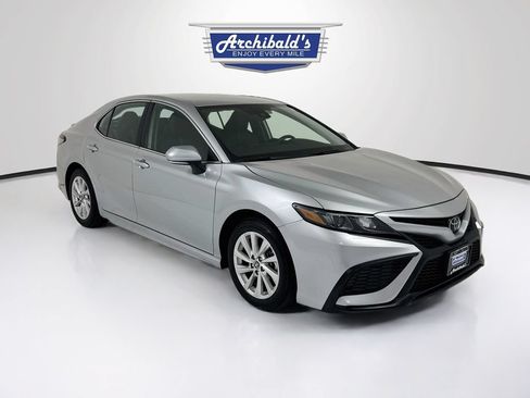 Used 2024 Toyota Camry SE FWD image 1