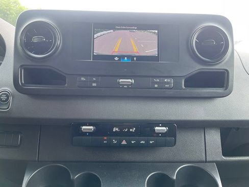 Used 2024 Mercedes-Benz Sprinter 2500 image 10
