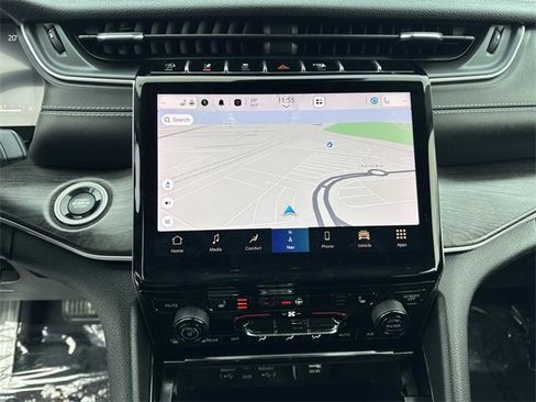 Used 2023 Jeep Grand Cherokee Limited image 25