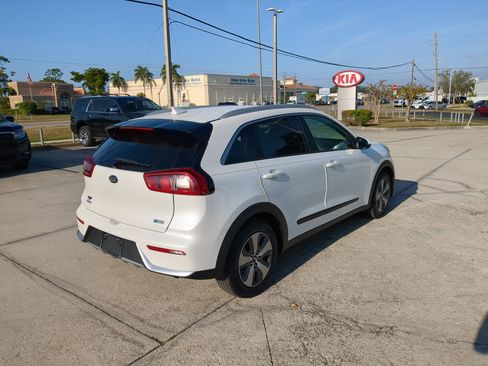 Certified 2019 Kia Niro LX image 4