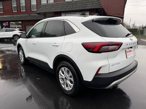 Used 2024 Ford Escape Active AWD/4WD image 2