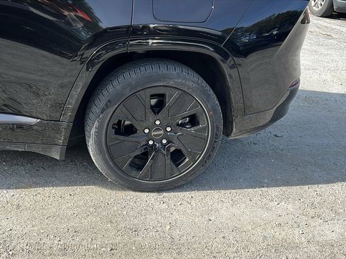 Used 2024 Jeep Wagoneer Launch Edition image 12