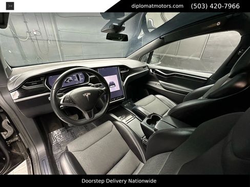 Used 2018 Tesla Model X 75D image 17