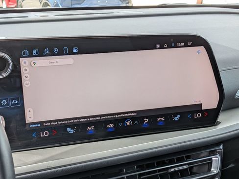Used 2025 Chevrolet Traverse LT FWD image 24
