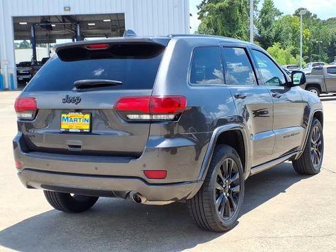 Used 2021 Jeep Grand Cherokee Laredo X AWD/4WD image 5