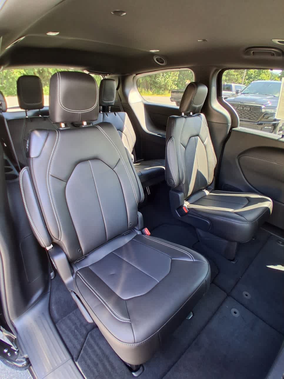 New 2027 Chrysler Pacifica Select AWD/4WD image 15