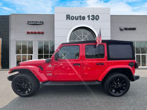 Used 2023 Jeep Wrangler Unlimited Sahara w/ Cold Weather Group AWD/4WD image 5