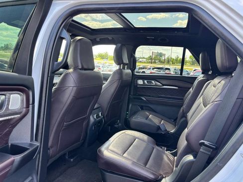Used 2025 Ford Explorer Platinum w/ LUX Leather Package AWD/4WD image 11