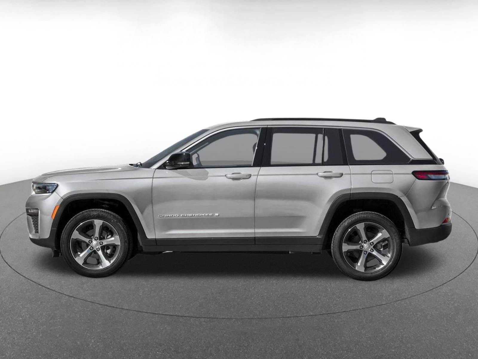 Used 2026 Jeep Grand Cherokee Limited AWD/4WD image 3