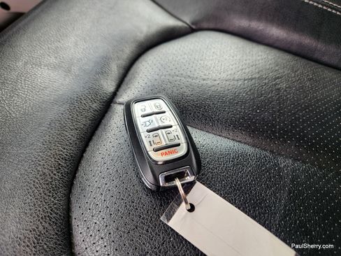 Used 2022 Chrysler Pacifica Touring-L image 60