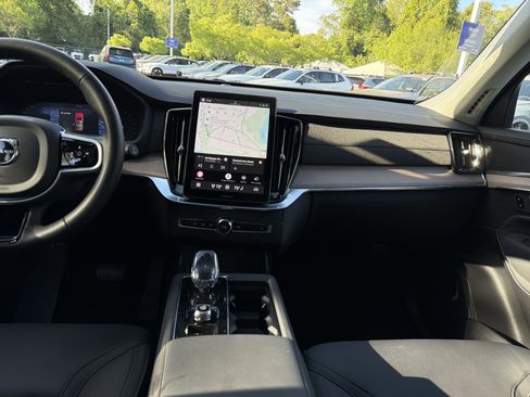 Certified 2025 Volvo XC90 B5 Plus AWD/4WD image 31