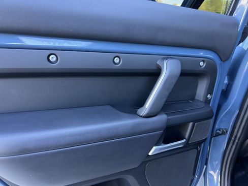 Used 2022 Land Rover Defender 110 SE image 29