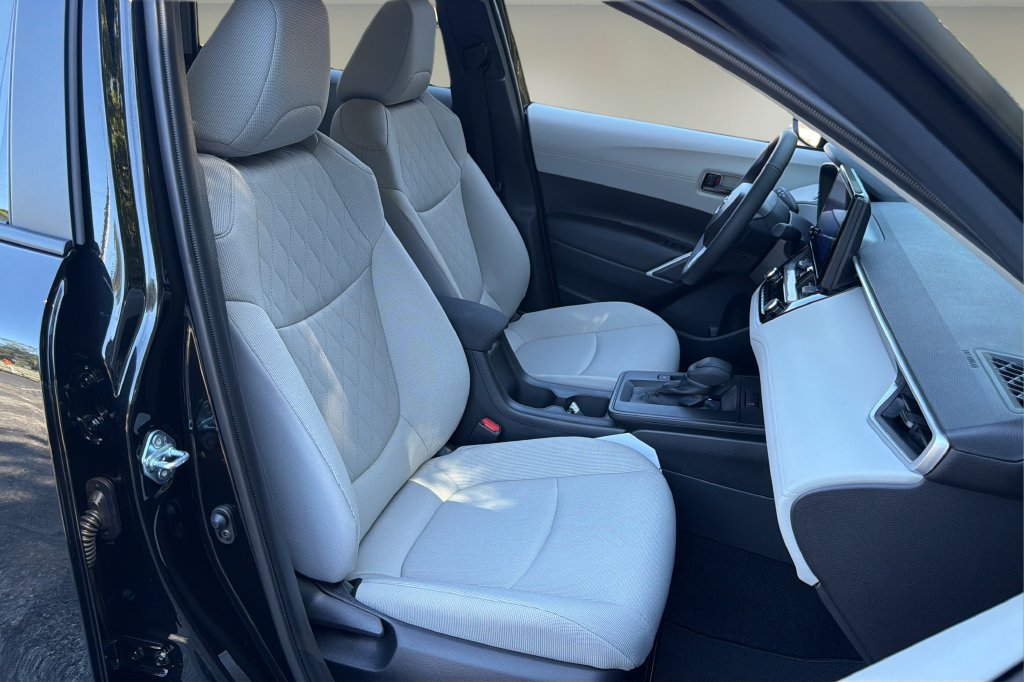 New 2026 Toyota Corolla Cross LE w/ Moonroof Package FWD image 18