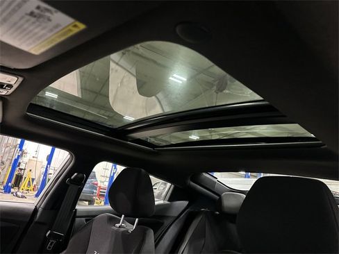 Used 2017 Hyundai Veloster Value Edition image 20