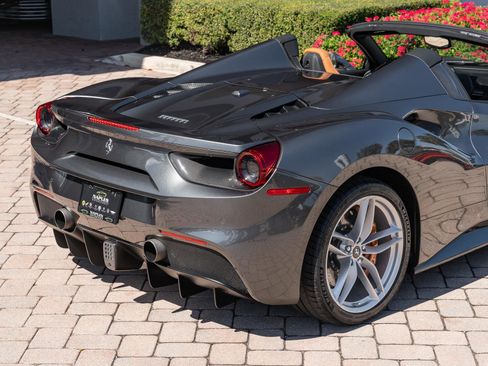 Used 2018 Ferrari 488 Spider RWD image 57