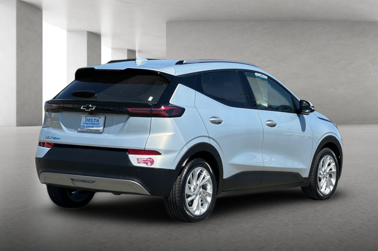 Used 2023 Chevrolet Bolt EUV LT w/ Driver Confidence Package FWD image 4
