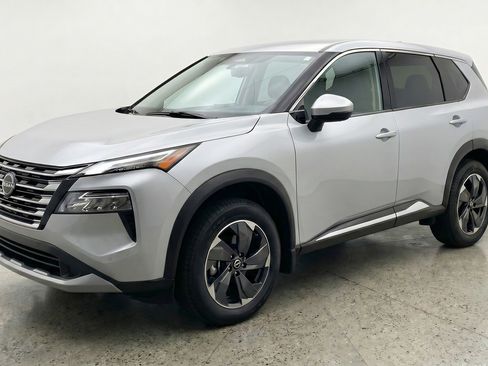 Used 2025 Nissan Rogue SV FWD image 3